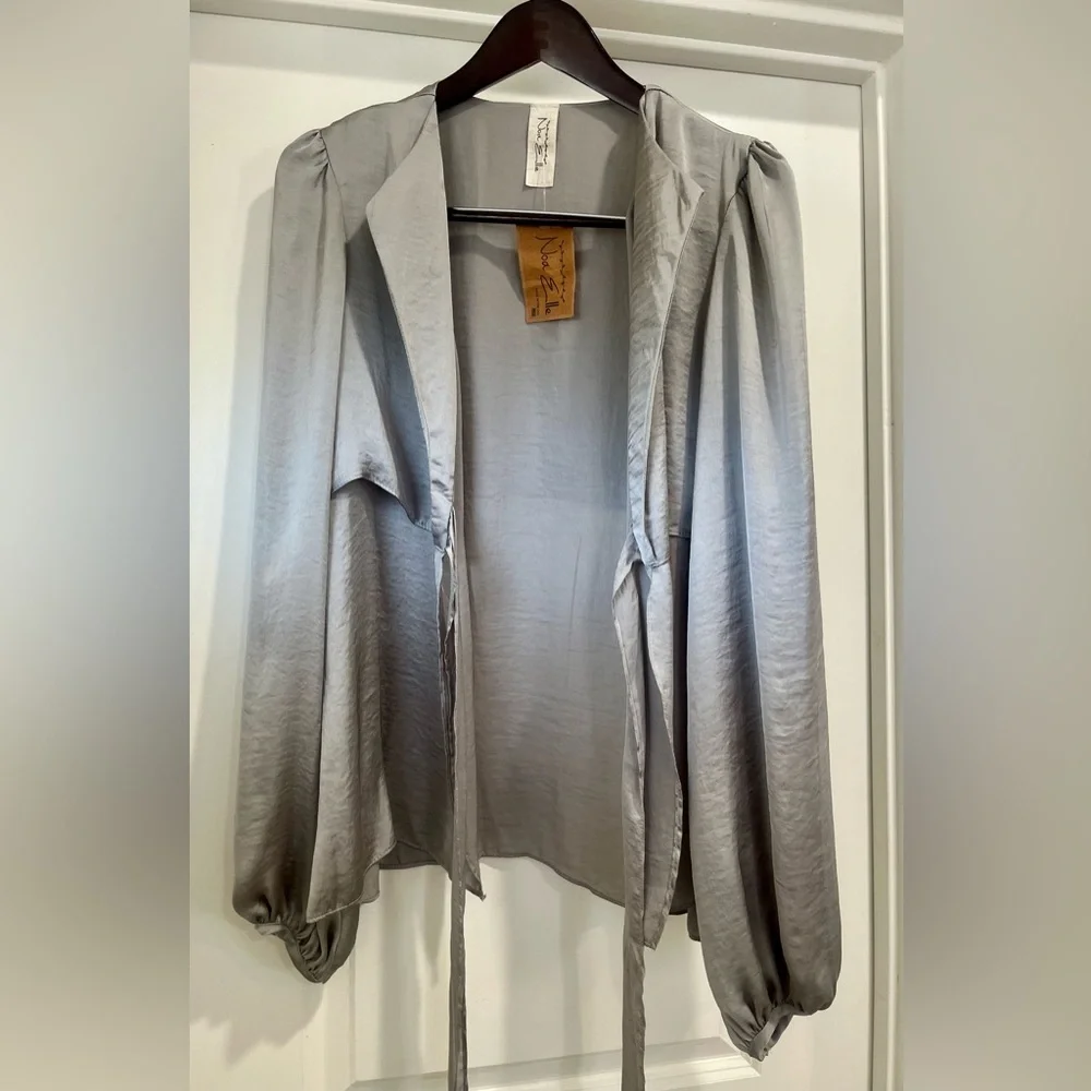 NWT Noa Elle silver tie front blouse - Picture 6 of 7